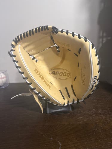 Wilson A2000 RH Catcher's Baseball Glove 33" (Used)