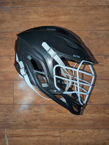 Warrior Burn Helmet (L) - Black/White