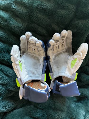 Warrior Burn XP Lacrosse Gloves (Used)