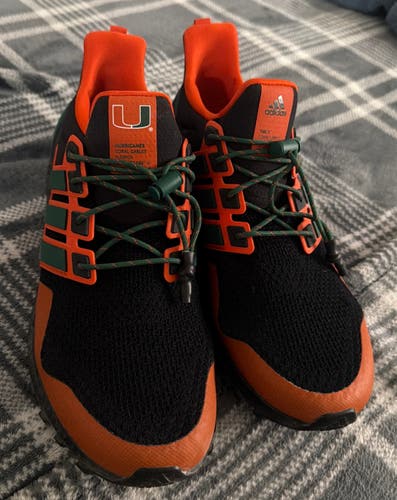 Unisex Size M 11.0 (W 12.0) Adidas Ultraboost Shoes (Used)