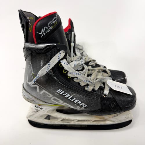 Used Bauer Vapor Hyperlite Skates | Size 4.5 Fit 2 | J137