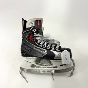 Used Bauer Vapor X50 Skates | Size 2.5 D | J141