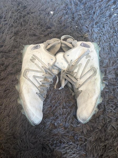 White Men's Size M 12.0 (W 13.0) Adult New Balance Freeze 4.0 Mid Top Molded Cleats (Used)