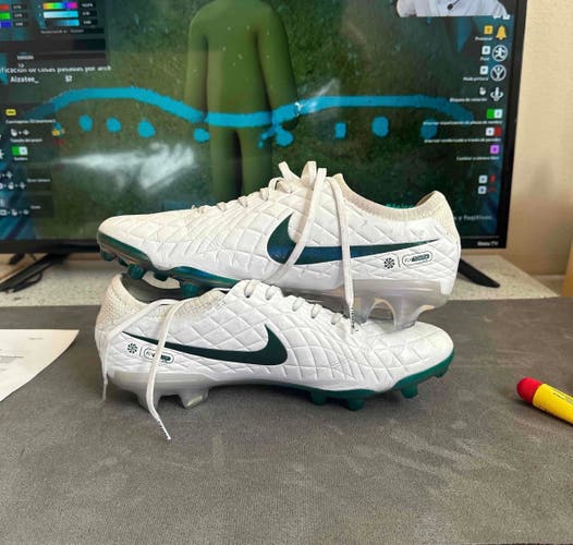 White Unisex Size M 8.5 (W 9.5) Nike Tiempo Legend 10 Elite Molded Cleats Cleats (Used)