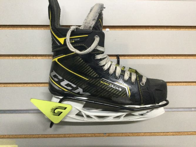 CCM Super Tacks Hockey Skates Extra Wide Width 7 (Used)