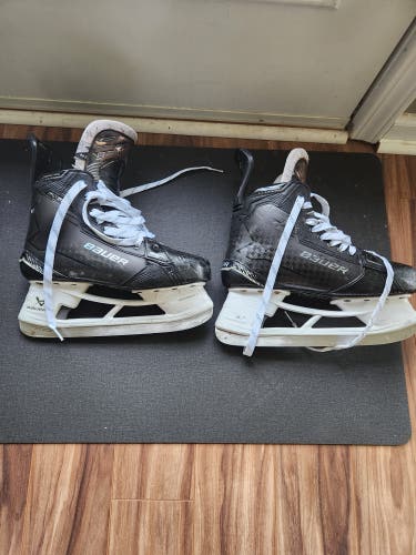 Bauer Supreme Shadow Hockey Skates Regular Width 9 (Used)