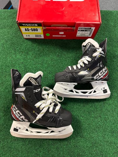 Junior CCM Tacks AS580 Hockey Skates (Regular) Size 2 (New)