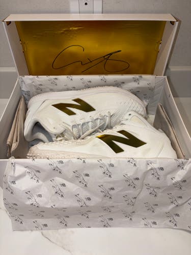 White Men's Size M 11.5 (W 12.5) New Balance High Top Turf Cleats (Used)