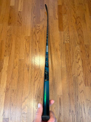 Senior CCM Vizion Right Handed Hockey Stick P28 91 Flex (Used)
