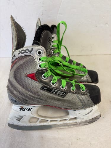 Bauer Vapor XXV Hockey Skates Regular Width Size 1.5 (Used)