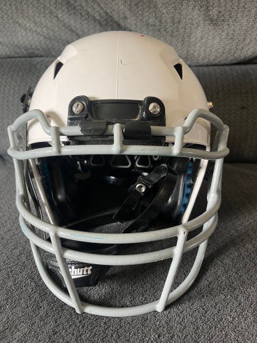 Youth Medium Schutt Vengeance A11 Helmet (Used)