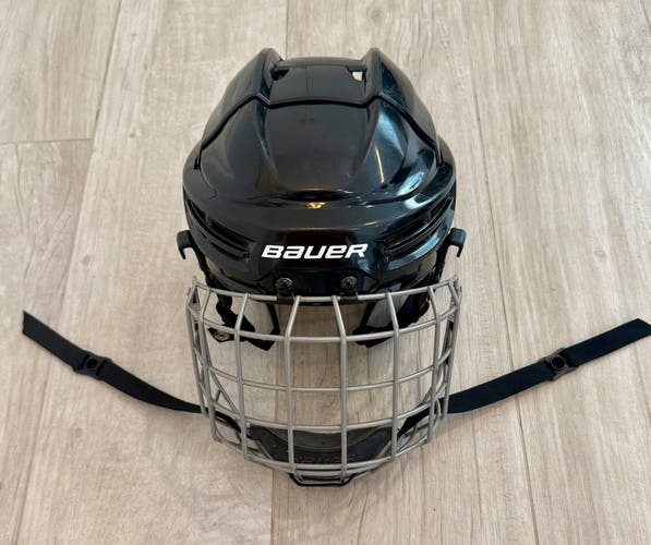BAUER Hockey Player Helmet (Senior Small)
