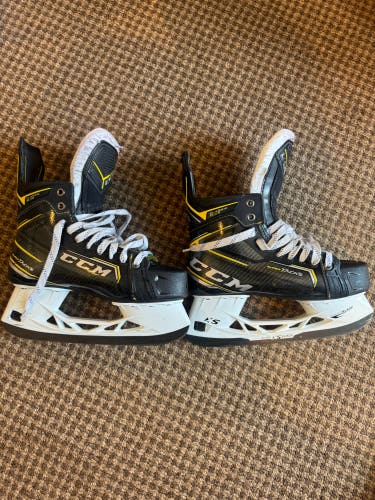 2016 CCM Super Tacks Hockey Skates Regular Width 8 (Used)