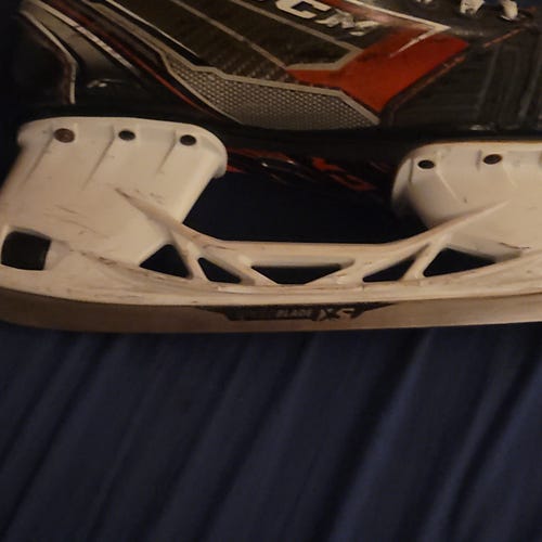 Red CCM JetSpeed FT460 Hockey Skates Regular Width 7 (Used)