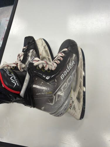 Black/Gray 2021 Bauer Vapor Hyperlite Hockey Skates Regular Width Pro Stock 7.5 (Used)