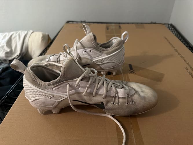 White Men's Size M 11.0 (W 12.0) Adult Nike Huarache Mid Top (Used)