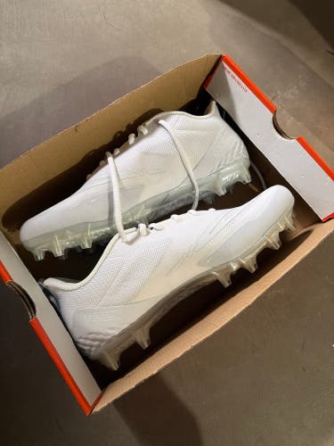 White Unisex Size M 11.0 (W 12.0) Adult Nike Alpha Huarache 8 Pro Turf Low Top Turf Cleats (New)