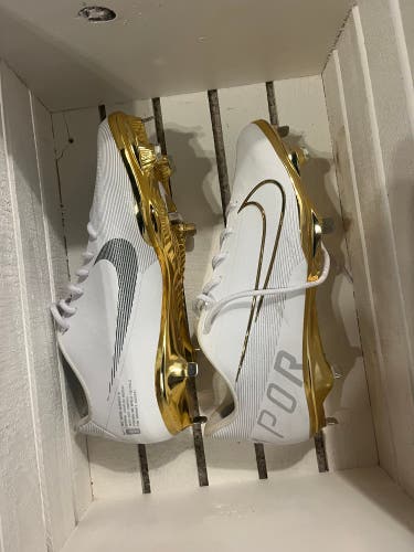 (OPEN TO OFFERS) White Men's Size M 11.5 (W 12.5) Adult Nike Vapor Ultrafly 3 Low Top Metal (New)