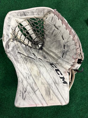 White Senior CCM Extreme Flex 5.9 Goalie Glove Regular (Used)