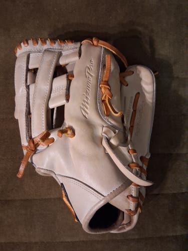 RH Mizuno Pro Glove w/ Deguchi Leather 11.75" (Used)