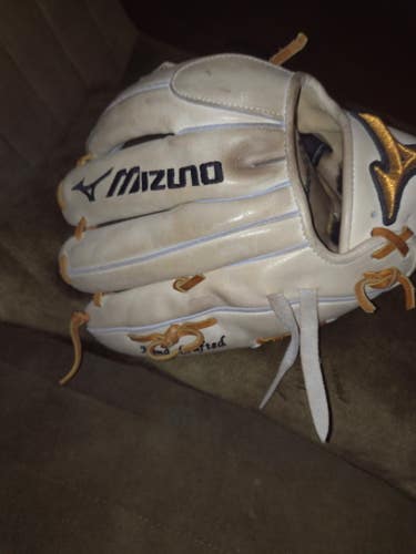 RH Mizuno Pro Glove w/ Deguchi Leather 11.75" (Used)