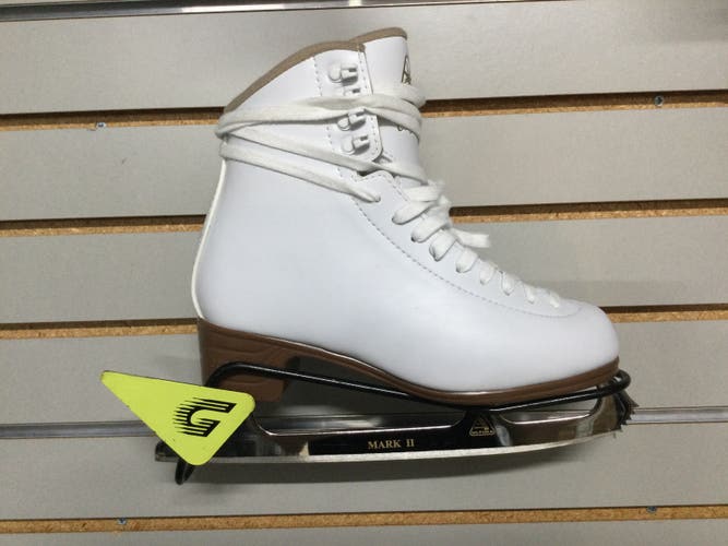 Jackson Ultima Mystique Figure Skates B Adult 7 (Used)