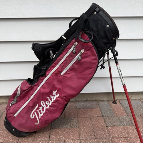 Titleist Sunday Stand Bag 2 Way Divider Red White Black Dual Carry Straps