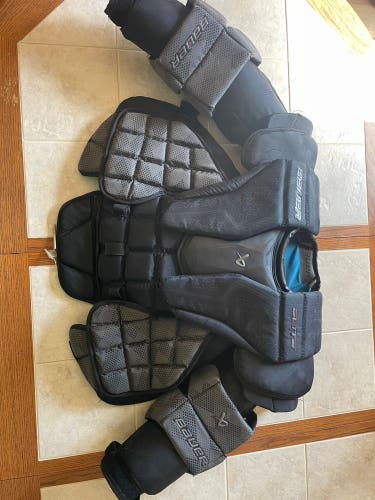 Medium Bauer Elite Goalie Chest Protector (Used)