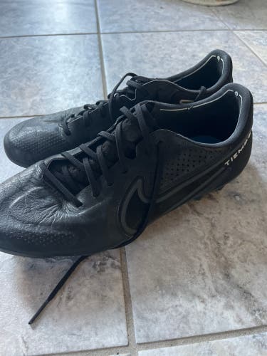 Black Men's Size M 8.5 (W 9.5) Nike Tiempo legend Cleats (Used)