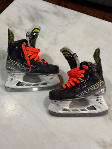 LIKE NEW Bauer Vapor 3X Hockey Skates Regular Width Size 1D (Used)
