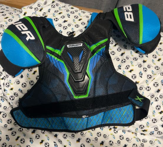 Medium Junior Bauer X Shoulder Pads (Used)