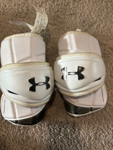 Medium Adult Under Armour NexGen Arm Pads (Used)