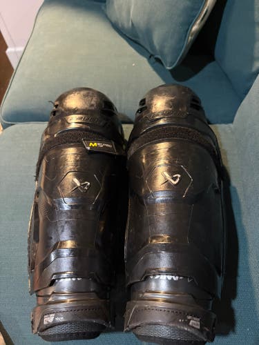 Intermediate Bauer Supreme M5 Pro 14" Shin Pads (Used)