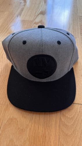 New York Islanders Adidas SnapBack Hat - NEW