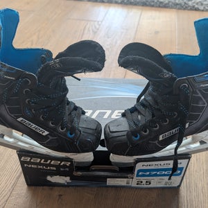 Bauer Nexus N7000 Hockey Skates Regular Width Size Junior size 2.5 (Used)