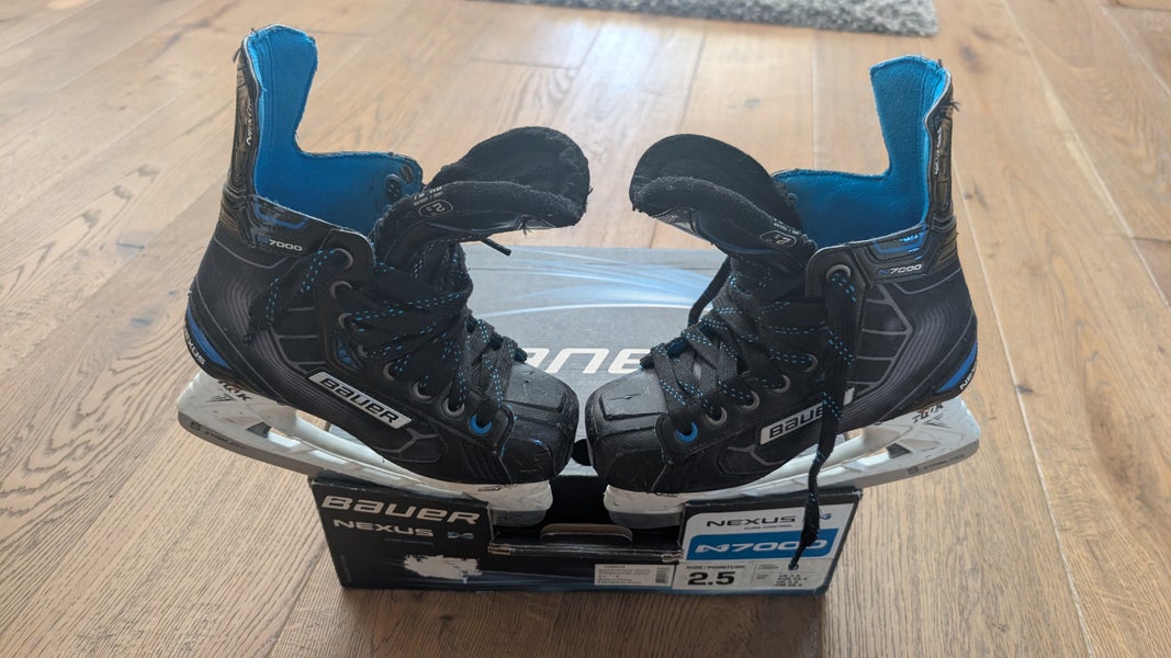 Bauer Nexus N7000 Hockey Skates Regular Width Size Junior size 2.5 (Used)