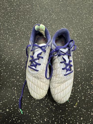 Used Under Armour MAGNETICO Soccer Cleats Silver Senior 7 11849-S000037631