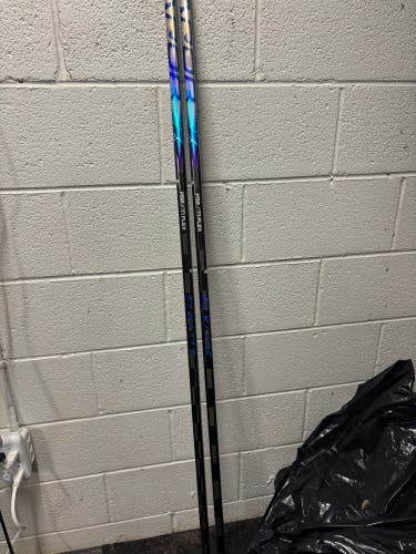 Senior Bauer Vapor Flylite Right Handed Hockey Stick P92 77 Flex (Used)