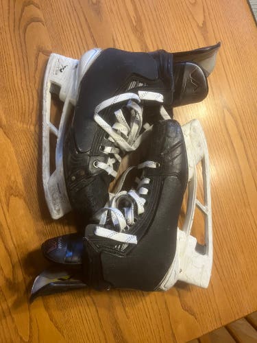 2023 Bauer Vapor Hyperlite 2 Hockey Skates Regular Width 7 (Used)