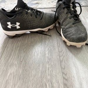 Black Kids 4Y (Big Kids / Youth) Youth Under Armour Molded Cleats Cleats (Used)