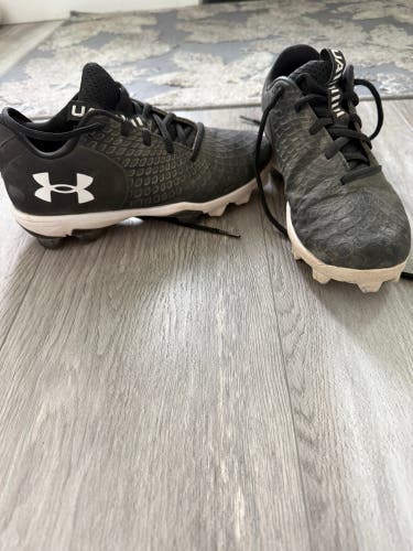 Black Kids 4Y (Big Kids / Youth) Youth Under Armour Molded Cleats Cleats (Used)