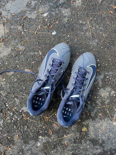 Men's Size M 12.5 (W 13.5) Nike Cleats (New)