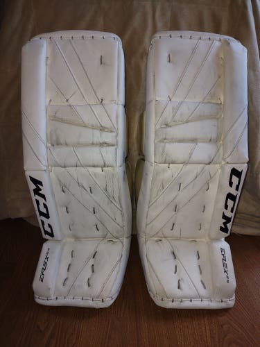 26" CCM Extreme Flex 5.5 Goalie Leg Pads (Used)