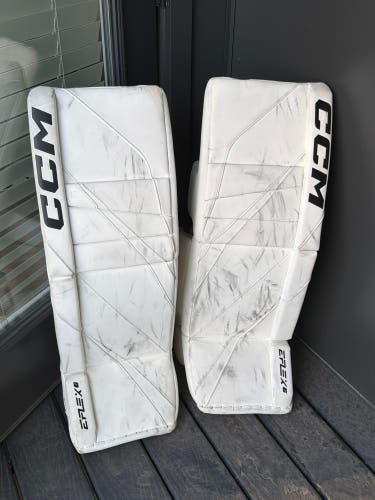 33" CCM EFlex 6 Goalie Leg Pads (Used)