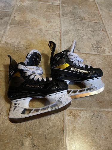 2020 Bauer Supreme 3S Hockey Skates Regular Width Size 1.5 (Used)