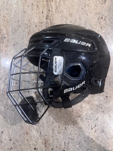 Small Bauer Re-Akt 150 Helmet (Used)