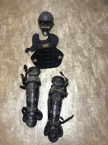 Rawlings Velo 2.0 Special Edition Catcher’s Gear Set – Black/Gold Complete Set