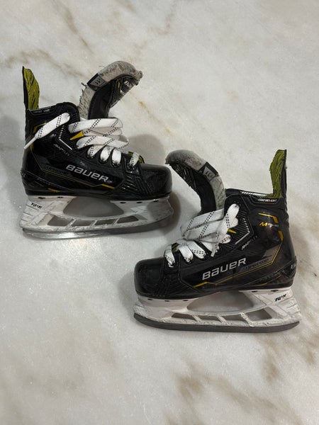 Bauer Supreme M5 Pro Hockey Skates Regular Width Youth 11D (Used)