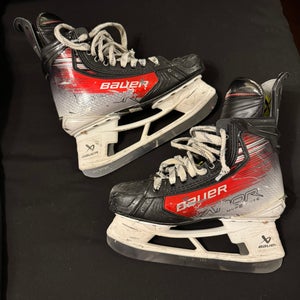 Red 2023 Bauer Vapor Hyperlite 2 Hockey Skates Regular Width Pro Stock Size 6.5 (Used)