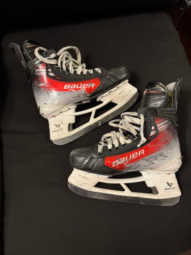 Red 2023 Bauer Vapor Hyperlite 2 Hockey Skates Regular Width Pro Stock Size 6.5 (Used)